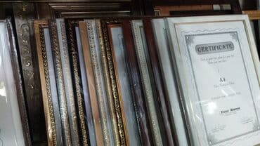 Предлагается выбор рамок для фотографий, сертификатов и дипломов