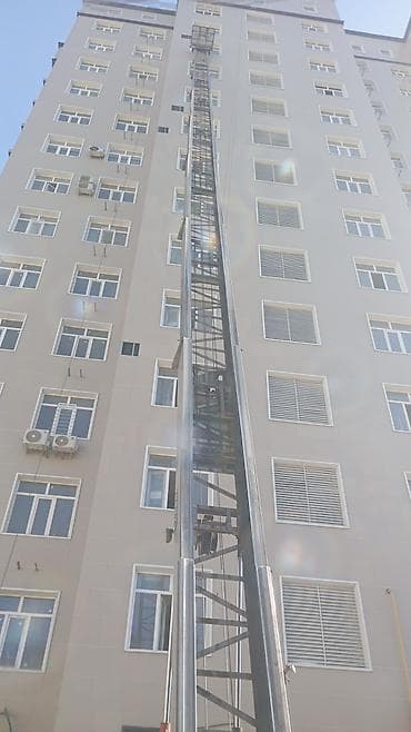 деревянный коттедж: Аренда наружного мебельного/строительного подъёмника - Тип: мобильный — 2