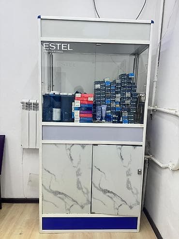 Торговая витрина/шкаф - Вертикальная стеклянная витрина с верхним