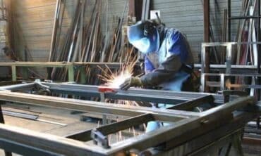 разнорабочий керек: Требуется Сварщик на производство, Оплата Дважды в месяц, Менее года опыта — 1