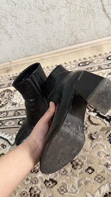 сапоги 34 35: Женские ботильоны, черные, с тиснением под крокодила. - Форма — 6