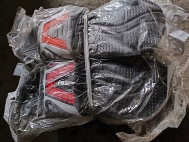 Киреге берилүүчү кийимдер: Мужские и женские шлёпанцы/сланцы разных моделей. Особенности: - — 2