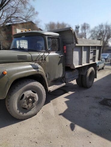 газонная трава: Отсев 
Песок 
Щебень 
Бетона смеси 
Гравий 
ЗИЛ — 1