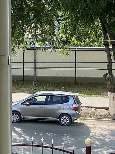 малометражки авто: Honda Fit: 2002 г., 1.3 л, Вариатор, Бензин, Хэтчбэк — 2