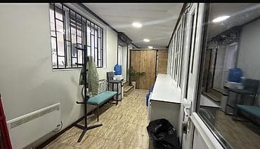 пл: Косметологическая студия 70 м², 3 комнаты, С ремонтом, Частично с оборудованием, Многоэтажное жилое здание, Отдельный вход — 3