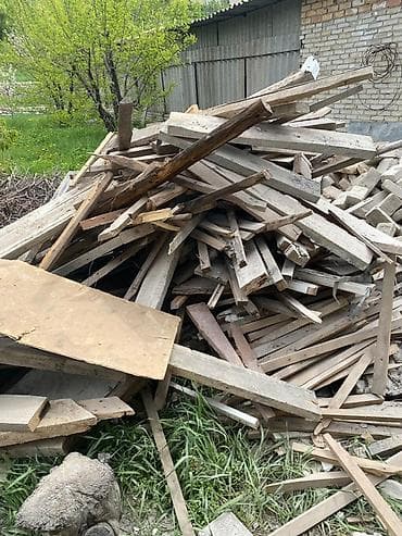 Продам строительные деревянные остатки и обрезки. Состав: - доски