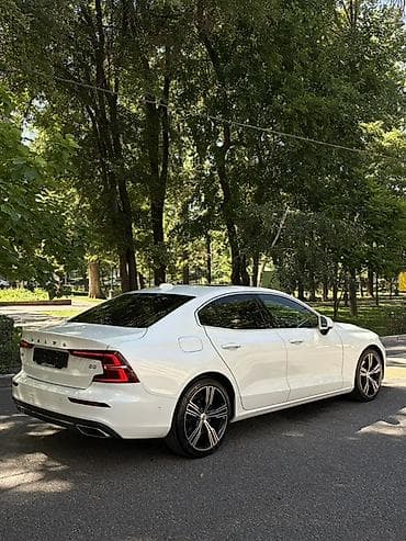 Volvo S70: 2020 г., 2 л, Автомат, Гибрид, Седан — 2