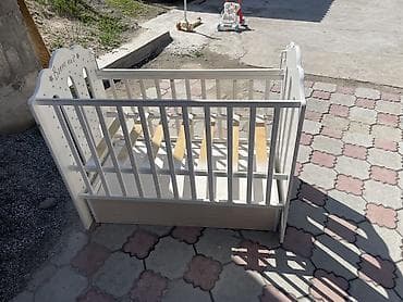 качан: Манеж керебет, Колдонулган, Комоду менен, Жыгач — 2