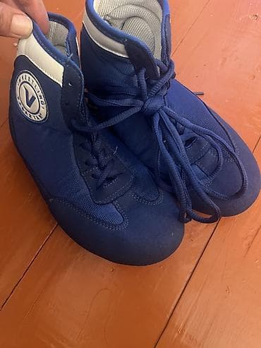 лабутены бишкек мужские: Мужские кроссовки, 33, Б/у, цвет - Синий, Самовывоз — 1