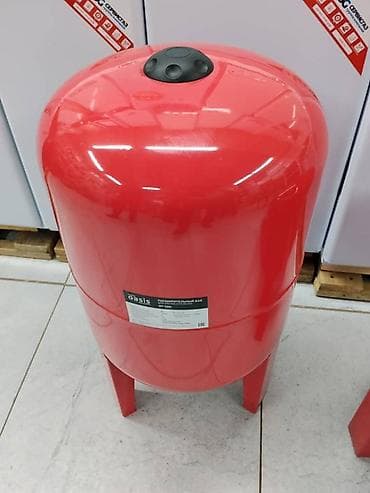 Расширительный бак для системы отопления Oasis (красный, вертикальный)