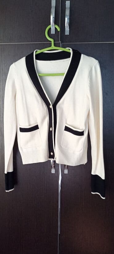 Продается все эти женские одежды от 400сом до 800сом Белый кардиган с