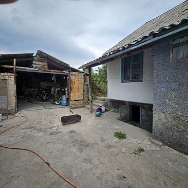 продаю дом бишкек квартира: Дом, 63 м², 6 комнат, Собственник, Старый ремонт — 24