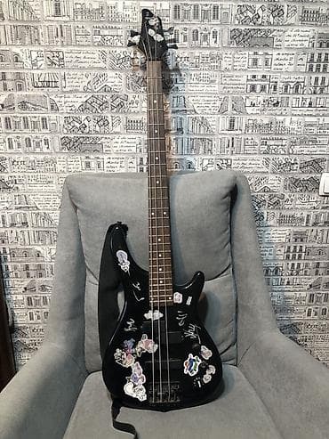 gitara lakewood: Электрическая бас‑гитара, 4‑струнная, черного цвета. С автографами — 2