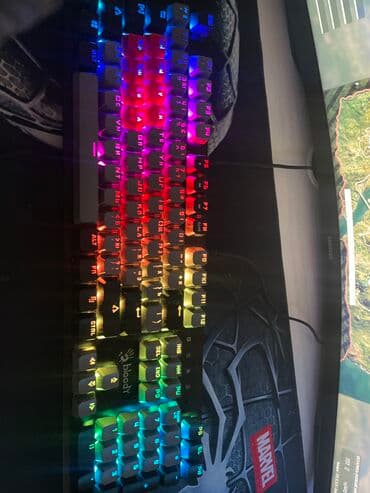 red square keyrox: Клавиатура — 3