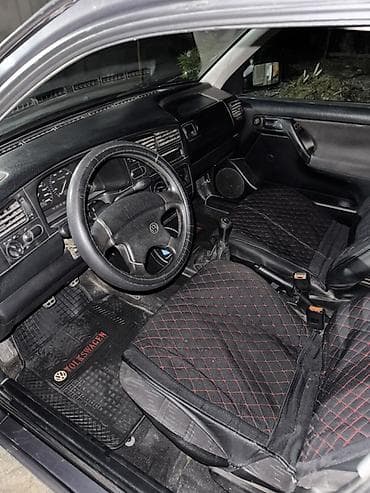 Продажа авто: Volkswagen Golf: 1993 г., 1.6 л, Механика, Бензин, Хэтчбэк — 7