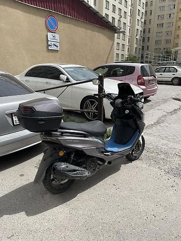 скутеры обмен: Макси-скутер 150 куб. см, Бензин — 3