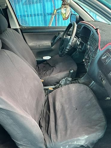Volkswagen Vento: 1995 г., 1.8 л, Механика, Бензин, Седан at lalafo.kg Volkswagen Vento: 1995 г., 1.8 л, Механика, Бензин, Седан