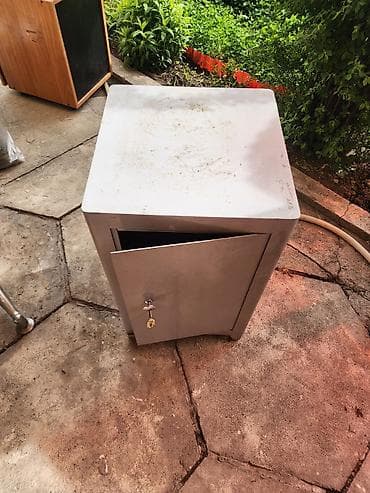 сейф офисная мебель: Металлический шкаф-сейф с замком и ключом - Материал: сталь — 2