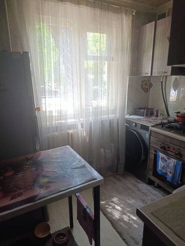 дом п манас: Продаю! 2 комнатную квартиру под бизнес. Пересечения улиц Молодая — 8