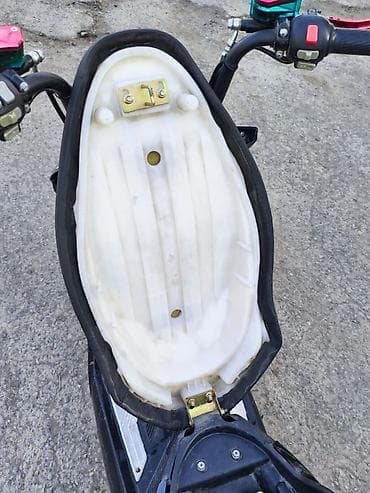 перья: Скутер Pantera. - Яркая передняя оптика: две основные фары — 5