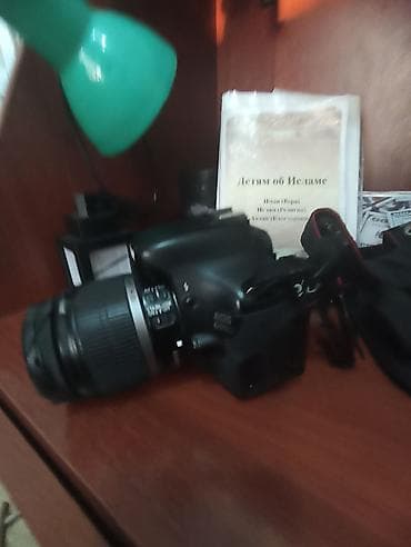 Зеркальная камера Canon EOS с кит‑объективом и сумкой Комплект: - — 4
