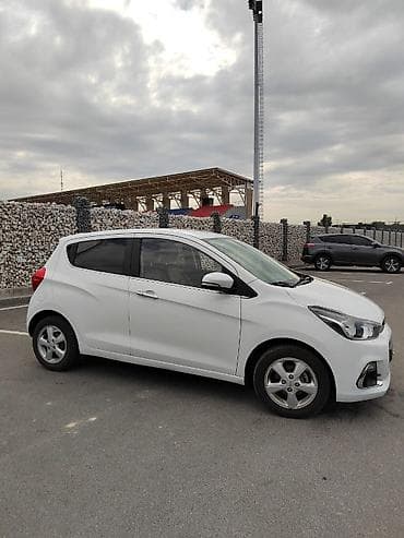mazda cronos: Chevrolet Spark: 2017 г., 1 л, Автомат, Бензин, Хэтчбэк — 3