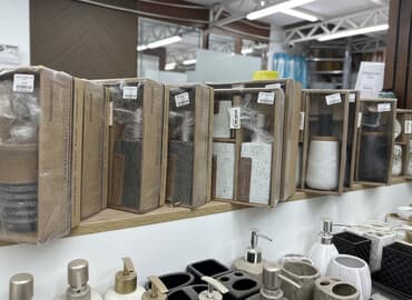 тумбочки в ванную комнату: Наборы аксессуаров для ванной комнаты. Состав наборов (в зависимости — 1