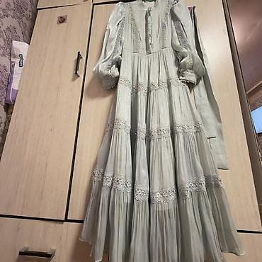 платья из китая: Платье макси нежно‑серо‑голубого цвета с лёгким металлическим отливом — 7