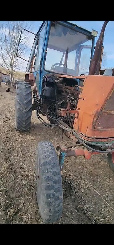 трактори: Трактор ЮМЗ сатылат Пресс-подборщик менен абалы жакшы адрес Ош — 2
