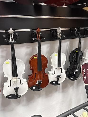 Скрипки, есть размеры4/4, 1/4, 1/2, 3/4 классического формата, 4