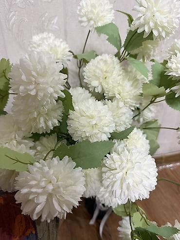 цветы из биссера: Гулдор сатылат. Жаны. Веткалары жакшы. Подставка бар в комплекте 3шт — 3