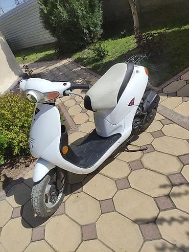 Скутеры: Тип скутера Honda, 50 куб. см, Бензин — 2