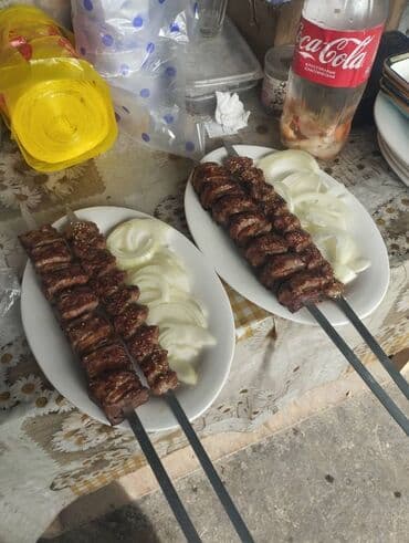 маринованная мясо: Шашлык и выпечка на мангале - Сытные шампуры с сочными кубиками мяса — 1