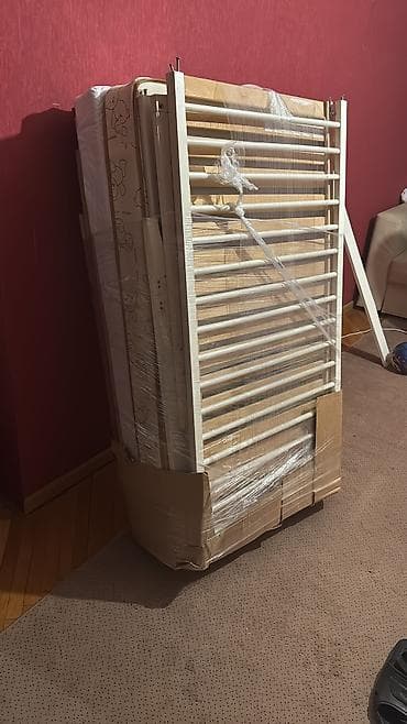 Вешалки: Продается, детский манеж 2 шт в хорошем состоянии отдам вместе с — 1