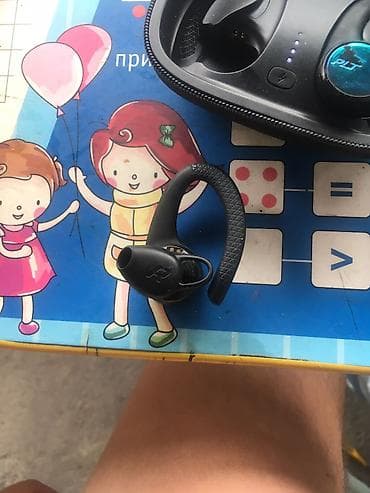 Техника и электроника: Беспроводные гарнитуры, Plantronics, Б/у, цвет - Черный — 2