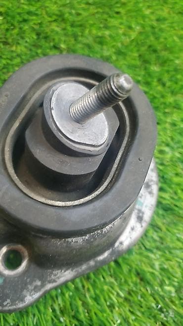 х5: Опора двигателя Bmw X5 E53 3.0I (б/у) ​ Марка: BMW Модель: X5 Кузов — 4