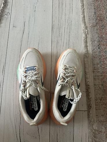 nike react: Кроссовки, 40, 41, Skechers, Новый, цвет - Бежевый, Бесплатная доставка, Платная доставка, Самовывоз — 2