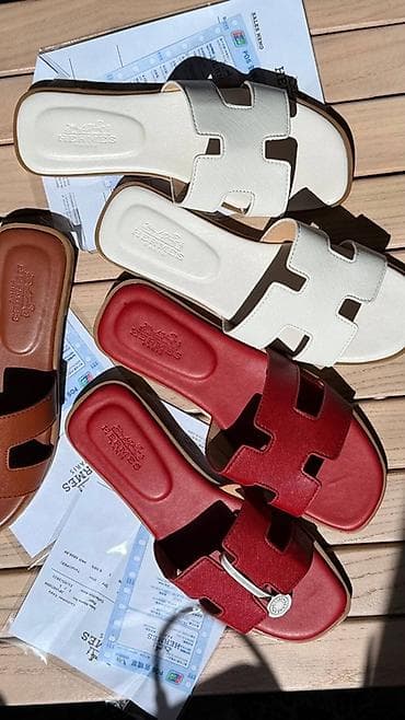 босоножки женские: Женские шлёпанцы Hermes 
Размеры с 36-40 — 1