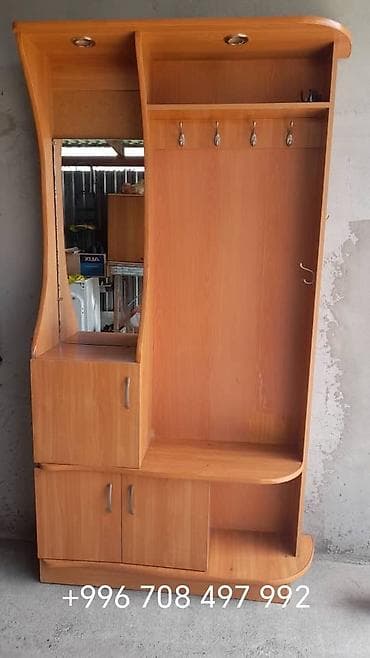 Продам прихожую в хорошем состоянии. Есть зеркало, вешалка для одежды