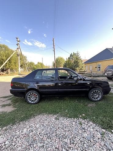 Унаа: Volkswagen Vento: 1993 г., 1.8 л, Кол менен иштөөчү, Бензин, Седан — 7