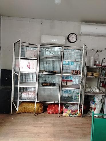 Витриналар: Металлический витринный шкаф с остеклением - Трёхсекционный — 1