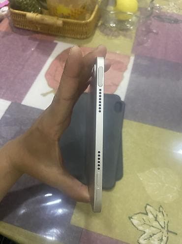 ipad 8th gen: Планшет, Apple, память 128 ГБ, 7" - 8", Wi-Fi, Б/у, Классический цвет - Белый — 3