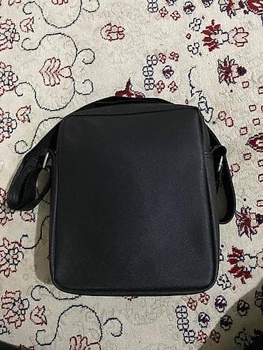 Ювелирные изделия: Сумка через плечо Lacoste, черная - Формат: компактная вертикальная — 1