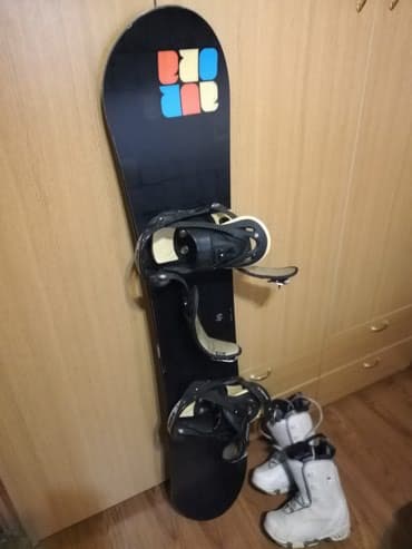 ПРОДАЮ СНОУБОРД ( 142СМ). БОТИНКИ РАЗМЕР 36. Отличное состояние. Или