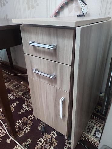 бумага калька: Письменный стол, Б/у — 2