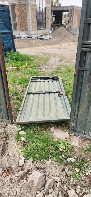 Распашные металлические ворота с калиткой - Конструкция: 2 створки + — 2