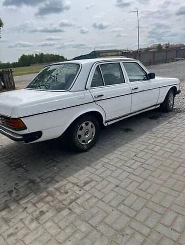 Mercedes-Benz W123: 1982 г., Автомат — 2
