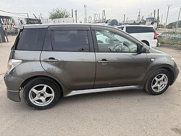 lada 2113: Toyota Ist: 2004 г., 1.5 л, Автомат, Бензин, Хэтчбэк — 4