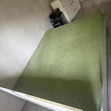 Двуспальная кровать, Б/у, С матрасом, длина - 200 см