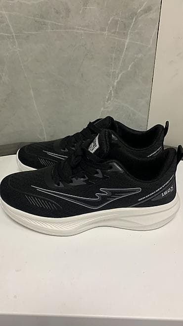 Кроссовки универсальные